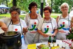 Wielkie jedzenie na święcie powiatu. Prosię pieczone i inne przysmaki ZDJĘCIA