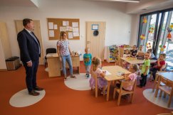 Najnowocześniejsze przedszkole otwarte. Specjalna elewacja i przeszklone ściany