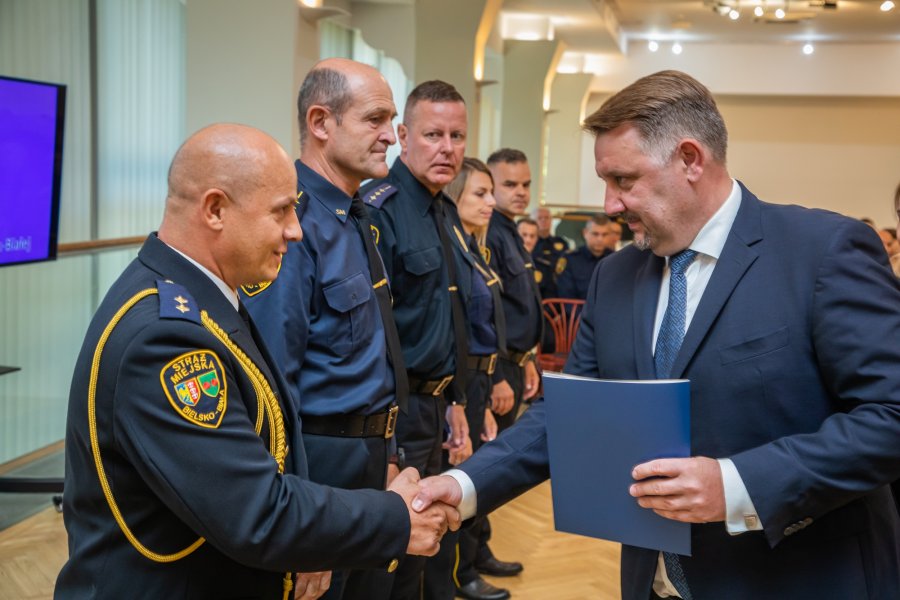 W służbie mieszkańcom Bielska-Białej. Straż Miejska odbiera gratulacje - foto