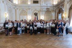 Najlepsi bielscy uczniowie otrzymali stypendia. Masz znajomych na tym zdjęciu? - foto