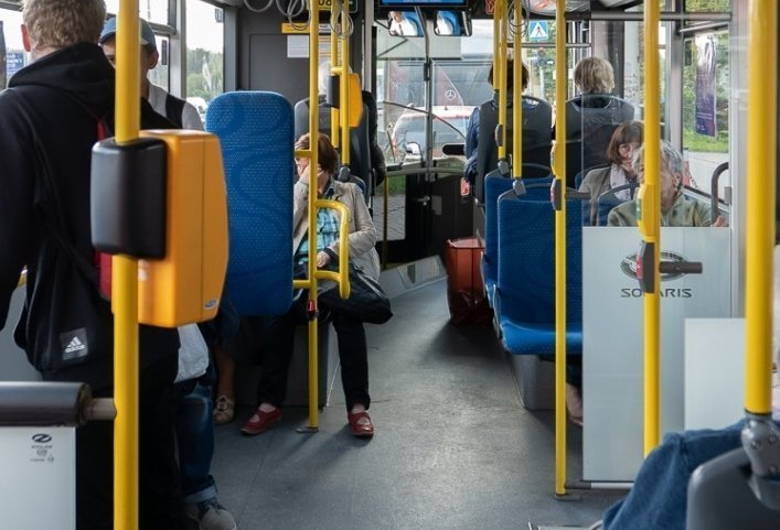 Ustąp miejsca osobom starszym. Lekcje dobrego wychowania w autobusach MZK