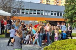 Sąsiedzi bawili się na osiedlu. Masa ludzi mimo fatalnych prognoz ZDJĘCIA