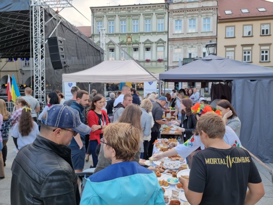 Piękny gest Ukraińców wobec bielszczan. Stoły uginały się od pysznego jedzenia ZDJĘCIA