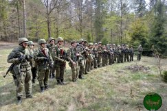 Uczą obsługi broni palnej i podstaw taktyki. Szkolenia dla nastolatków i dorosłych