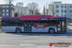 Zamknął drzwi przed nosem spóźnionego pasażera. „Chłopak walił rękami w autobus”