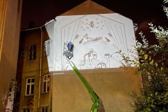 Nowy mural w sąsiedztwie kin Apollo i Rialto. Ukłon w stronę reklamy w czasach PRL - foto
