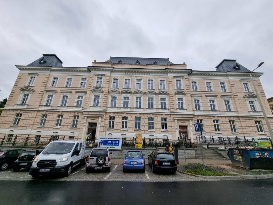 Wypiękniała zabytkowa kamienica. Gruntowna przebudowa znanego gmachu - foto