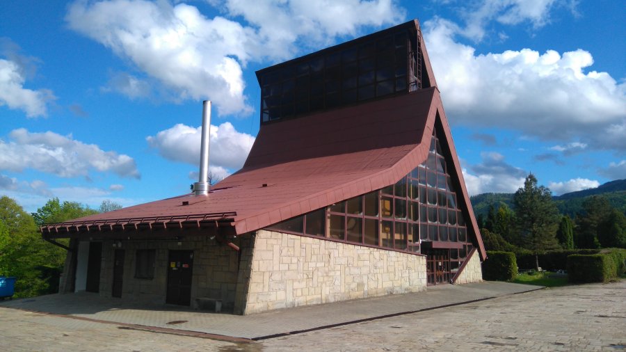 Przepełnione cmentarze. Niektórzy nie chcą słyszeć o kremacji