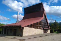 Przepełnione cmentarze. Niektórzy nie chcą słyszeć o kremacji