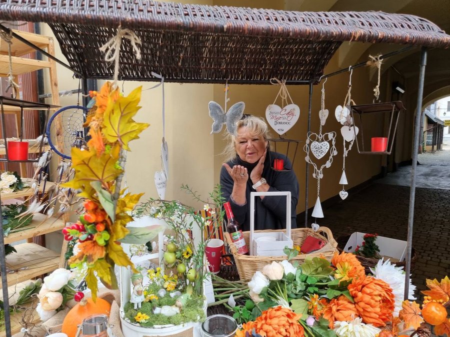 Zaskakujący jarmark w bramie przy 11 Listopada. Przedmioty cieszące oczy i duszę - foto