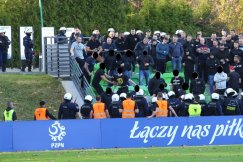 Awantura na meczu Rekordu z Pogonią Szczecin. Ochrona użyła gazu ZDJĘCIA