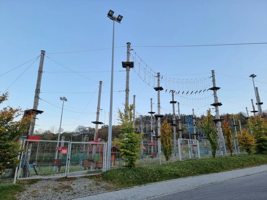Park linowy pod Dębowcem do pilnej rozbiórki. Jest groźny dla użytkowników!