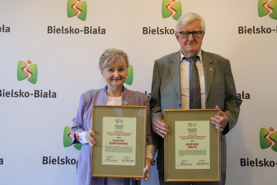 Nowi Zasłużeni dla Miasta Bielska-Białej. Dwa niezwykłe życiorysy - foto