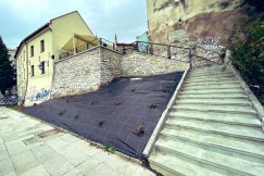 Udana renowacja tarasu na wzgórzu zamkowym. Schody zachęcają do spaceru - foto