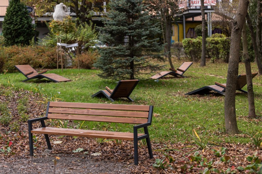 Wielkie zmiany na os. Kopernika. Leżaki do dyspozycji mieszkańców ZDJĘCIA