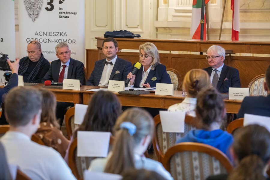 Skutki ubóstwa energetycznego. Palenie byle czym wpłynie na nasze zdrowie - foto