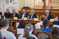 Skutki ubóstwa energetycznego. Palenie byle czym wpłynie na nasze zdrowie - foto