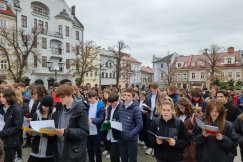 Młodzi bielszczanie śpiewają na Rynku. Melodie wszystkim dobrze znane i lubiane ZDJĘCIA