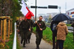 Ojczyznę kochać trzeba i szanować. Radosny bieg z flagą przez miasto ZDJĘCIA