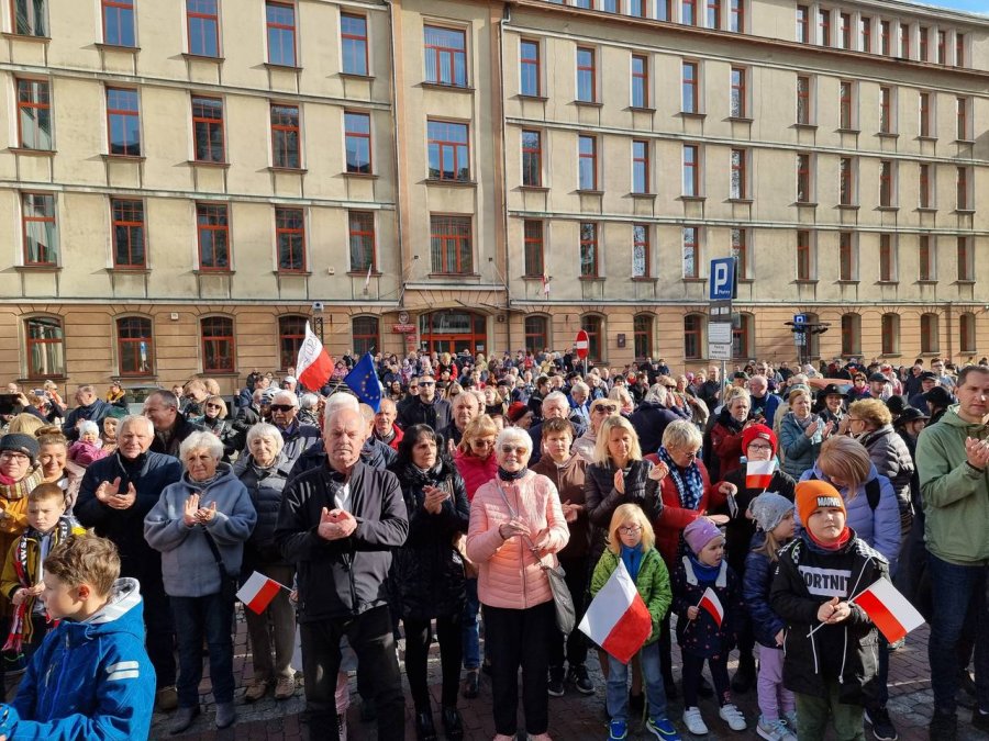 Bielszczanie świętują przed ratuszem. Frekwencja i pogoda dopisały ZDJĘCIA