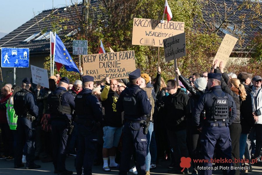 Wojna światów w Bielsku-Białej. Ostry protest przeciwników prezesa ZDJĘCIA