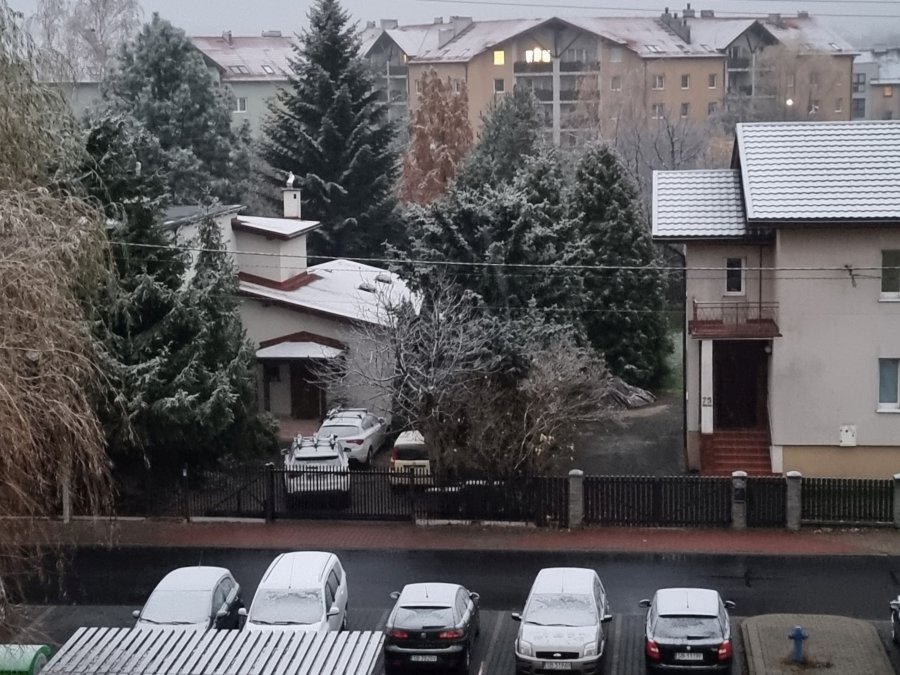 Pierwszy śnieg na Klimczoku. Koniec przyjemnej pogody w Bielsku-Białej
