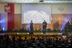 Wielki jubileusz wspaniałej bielskiej szkoły. Tu absolwenci przyprowadzają swoje dzieci - foto