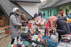 Magiczny klimat Świąt Bożego Narodzenia. Gochówka na jarmarku ZDJĘCIA