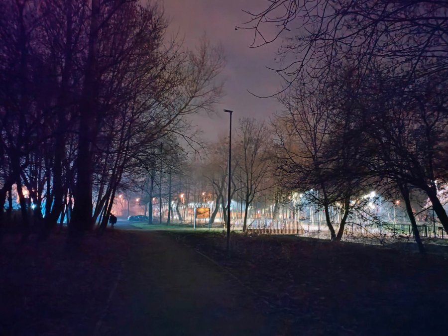 Ciemność w pobliżu Gemini Park. Lampy są od kilku miesięcy, ale nie świecą - foto