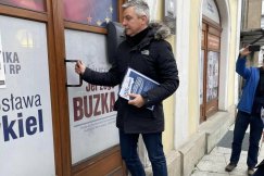 Incydent w biurze PO w Bielsku-Białej. Posłanka mówi o wtargnięciu bojówki PiS - foto