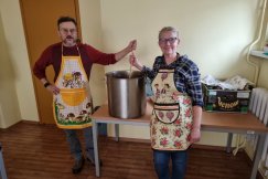 Nakarmili mieszkańców bigosem. Konkretny posiłek w 50-litrowych garach ZDJĘCIA