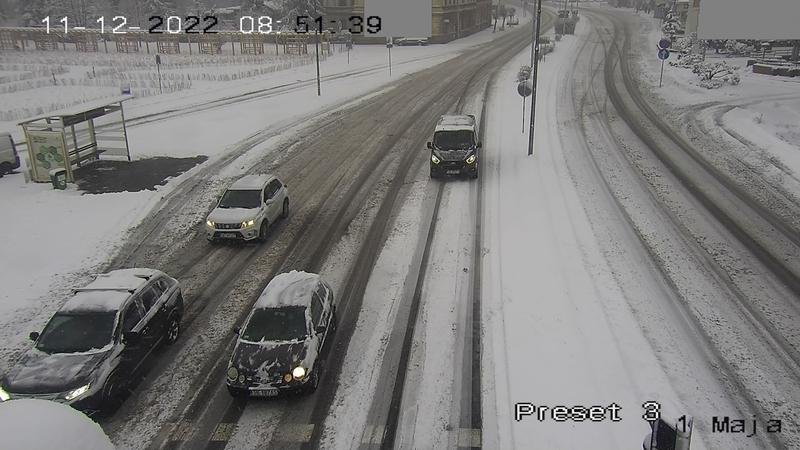 Niebezpiecznie w Bielsku-Białej. Centrum pokryte błotem pośniegowym ZDJĘCIA