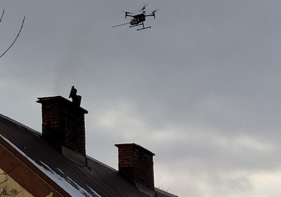 Palił w piecu lakierowanym parkietem. Dron sprawdza kominy w Bielsku-Białej - foto