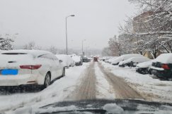 Klęska śniegu w górach. Przybywa uzasadnionych skarg na stan dróg i chodników - foto