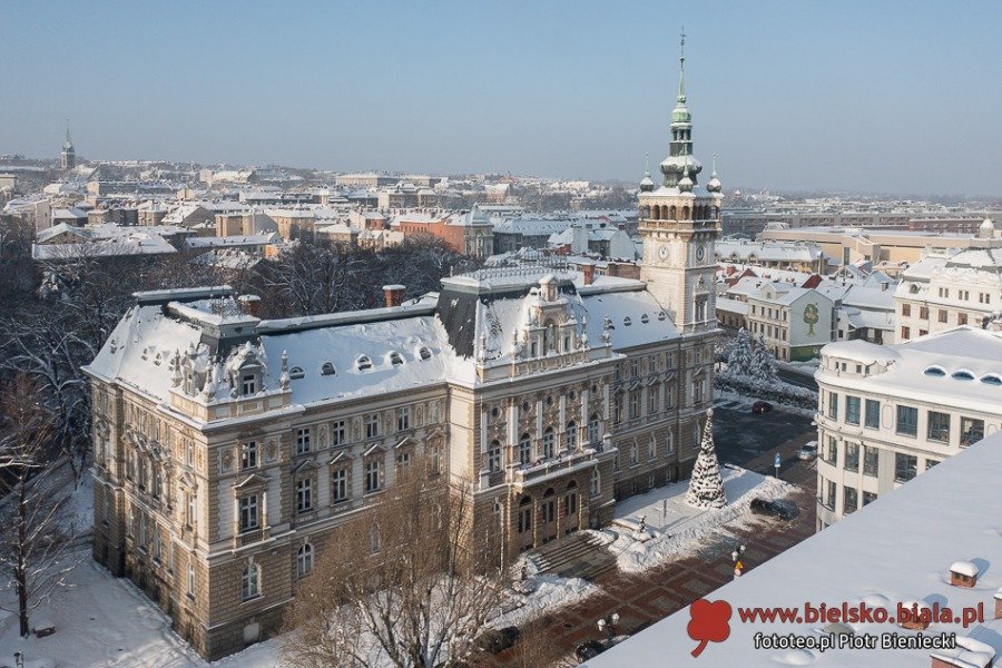 Ratusz znów cieszy oczy przechodniów. Przywrócono nawet zabytkowy kaloryfer - foto