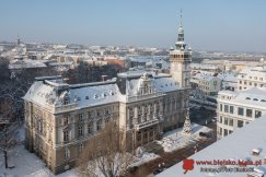 Ratusz znów cieszy oczy przechodniów. Przywrócono nawet zabytkowy kaloryfer - foto