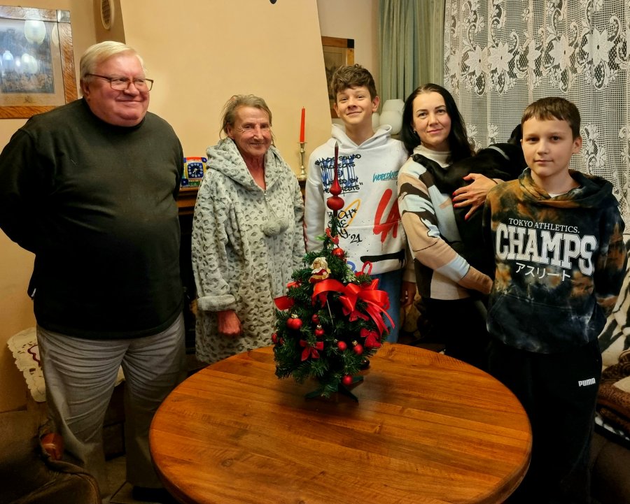 Wigilia polsko-ukraińska. Dwanaście osób przy świątecznym stole