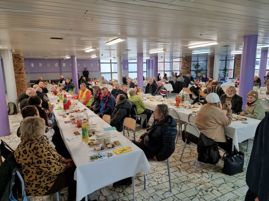 Największa wieczerza wigilijna w diecezji bielsko-żywieckiej. Przyszły tłumy ZDJĘCIA