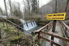 Mostek grozi zawaleniem. Potrzebna interwencja rządowa do odbudowy kładki? - foto