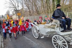 Orszak przeszedł ulicami Bielska-Białej. Na czele konna bryczka z Mędrcami - foto