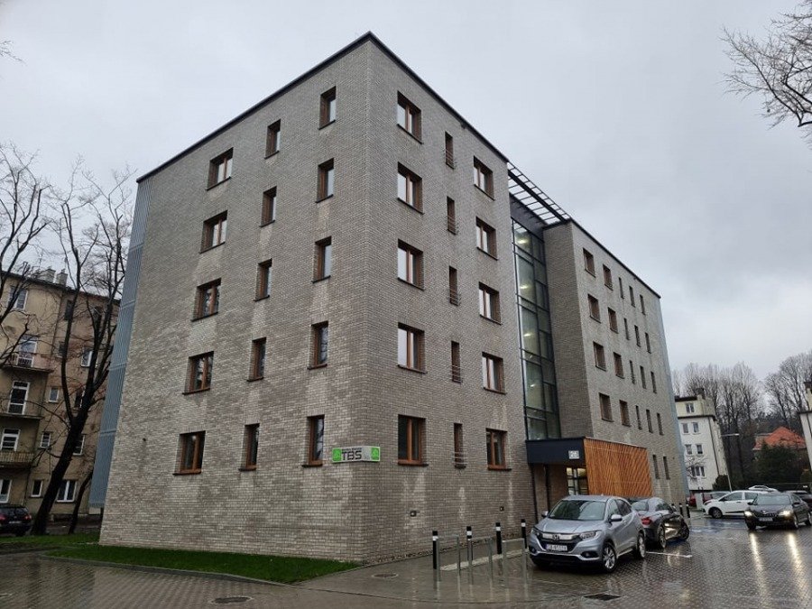 Oddali nowoczesny blok w Bielsku-Białej. Wnieść meble i można mieszkać ZDJĘCIA