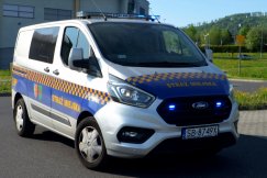 Porzucony samochód przeszkadzał mieszkańcom. Auto okazało się kradzione