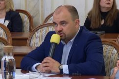 Pilna sesja w Ratuszu. Radni o jej zwołaniu zostali poinformowani telefonicznie