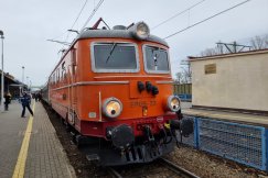 Specjalny pociąg na stacji Bielsko-Biała Główna. Dziś już się takich nie spotyka ZDJĘCIA