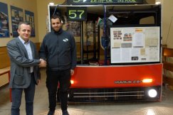Ikarus zaparkował w bielskiej szkole! Będzie służył uczniom - foto