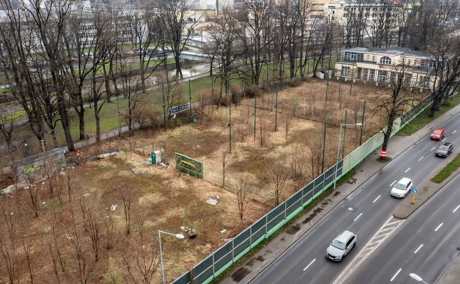 Przetarg nierozstrzygnięty od września. Co z budową hali i rewitalizacją pałacyku?