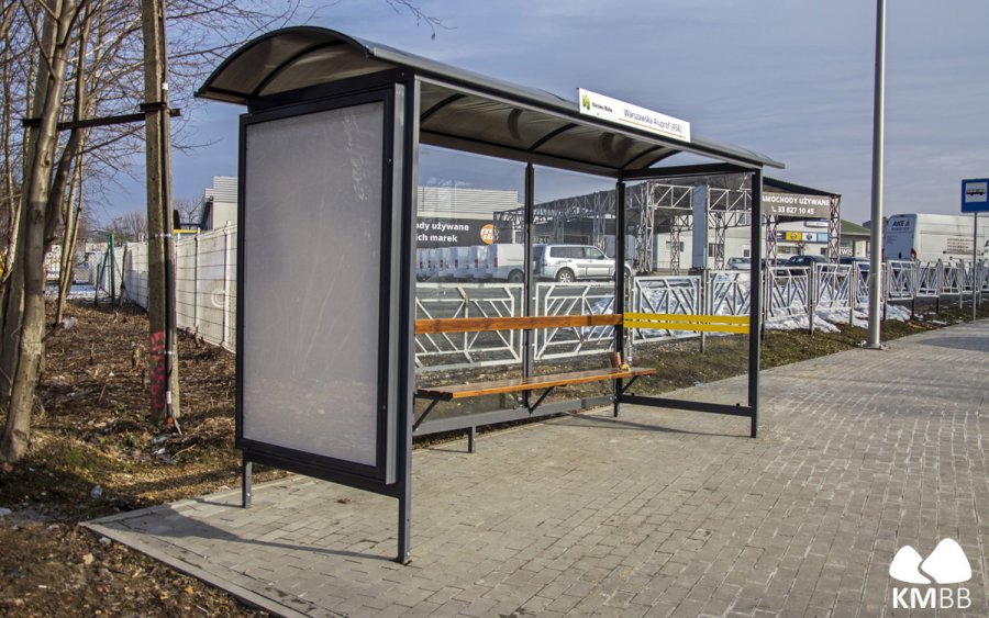 Nowy peron przystankowy. Położono specjalną kostkę i krawężniki - foto