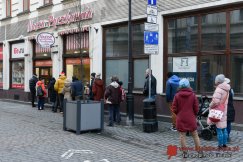 W bielskim zagłębiu pączkowym kolejki od rana. Niektórzy nie mają już towaru - foto