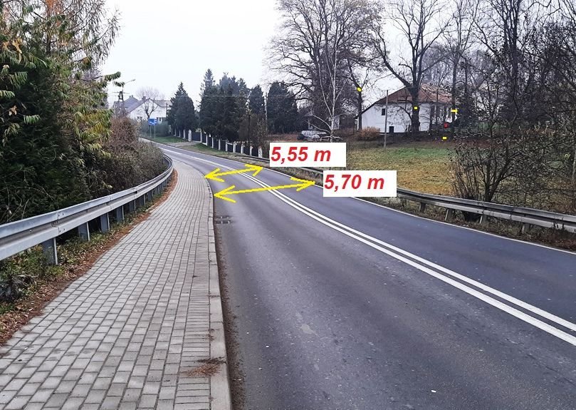 Droga jest za wąska? Miasto zleci analizę ruchu na niebezpiecznej ulicy  - foto