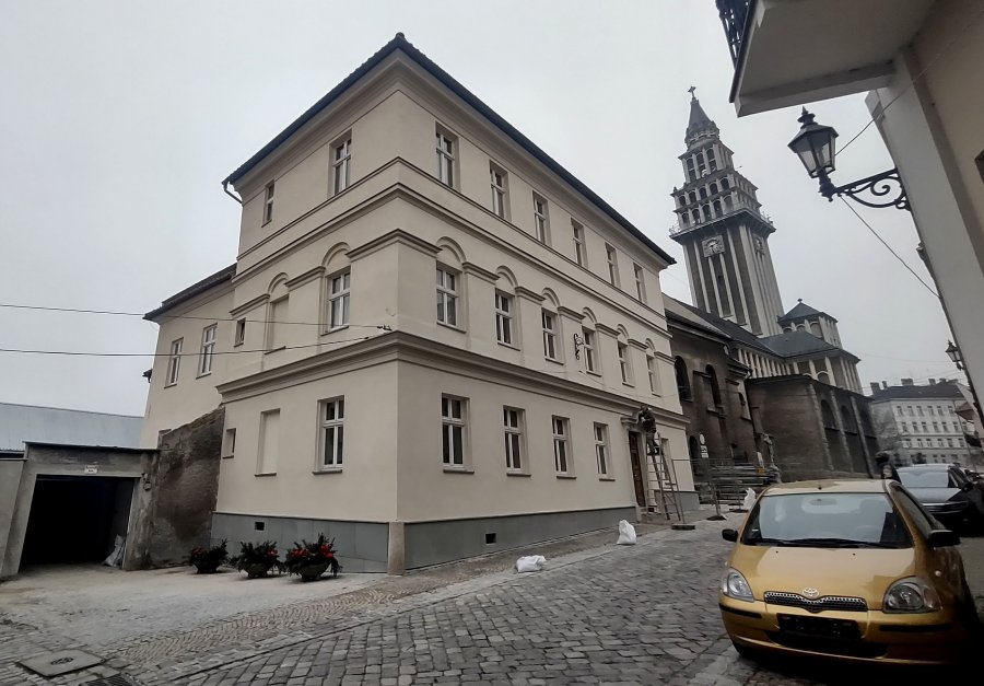 Wypiękniały dwa zabytki przy katedrze. Miasto dołożyło do remontu plebanii - foto